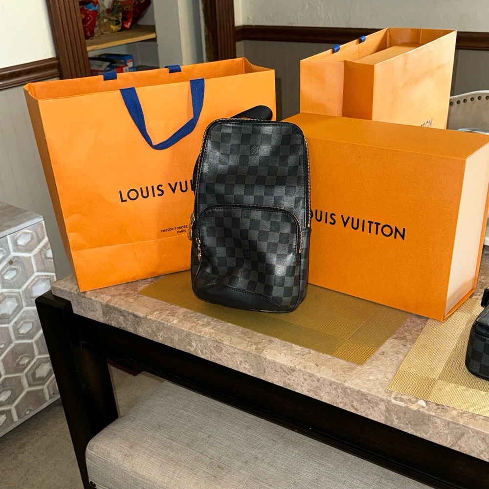Mens louis Vuitton Avenue sling bag